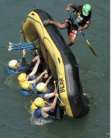 ラフティングツアーでの遊び 